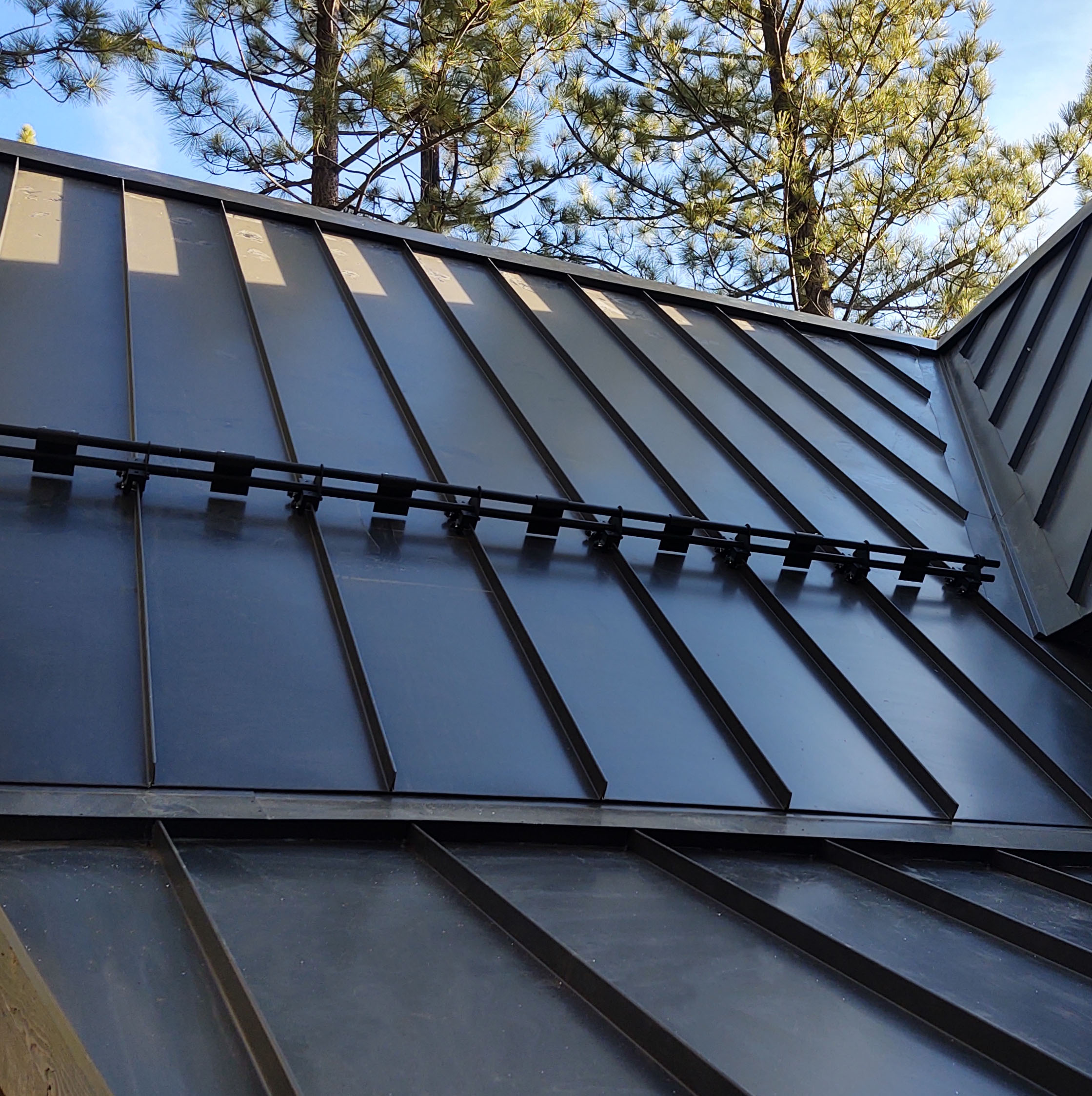 Metal vs Asphalt Roofing in Limestone Springs: A Quick Breakdown